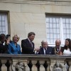  2012: Nach der Friedenspreis-Verleihung grüßt Altkanzler Helmut Schmidt die Münsteraner 