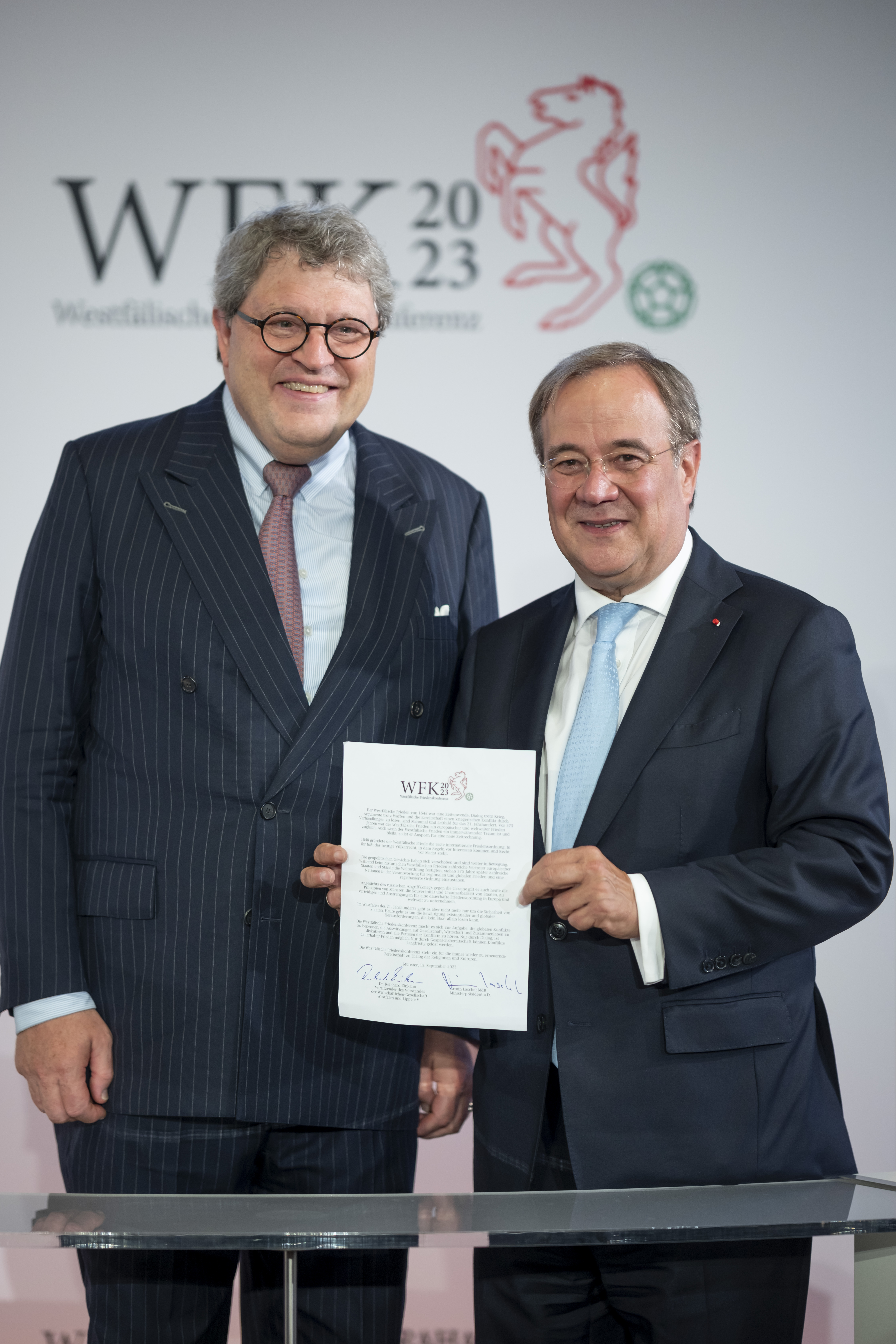  Mit der Abschlusserklärung der Konferenz: Dr. Reinhard Zinkann, Vorsitzender der WWL, und Konferenzleiter Armin Laschet 