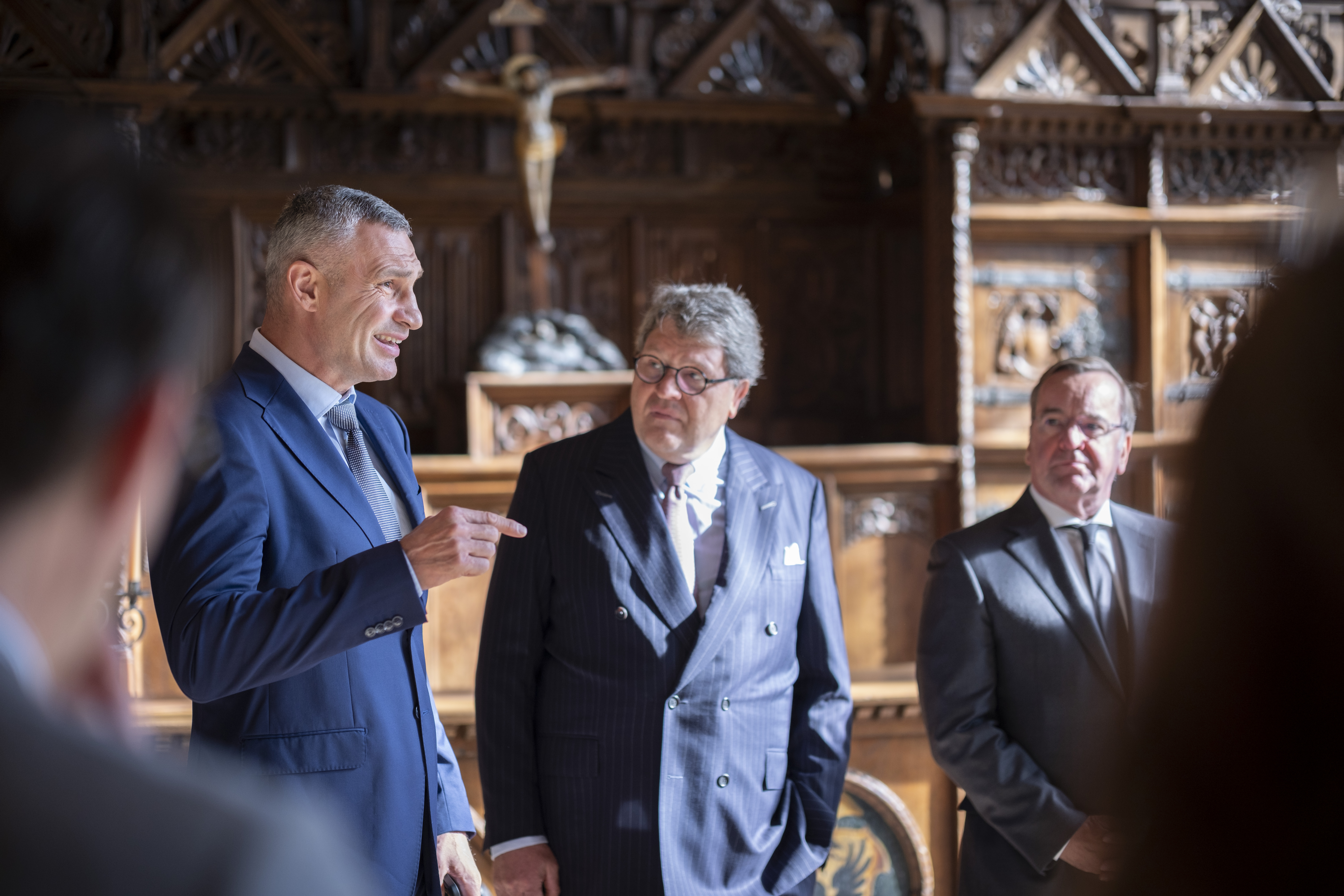  Im Friedenssaal: Vitali Klitschko, Bürgermeister von Kiew, Dr. Reinhard Zinkann, Vorsitzender der WWL, Bundesverteidigungsminister Boris Pistorius 