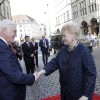  Bundespräsident Steinmeier begrüßt die litauische Präsidentin Grybauskaite. 