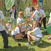  Kinder von Plant-for-the-Planet im Einsatz für die Umwelt. (Fotonachweis: Plant-for-the-Planet) 